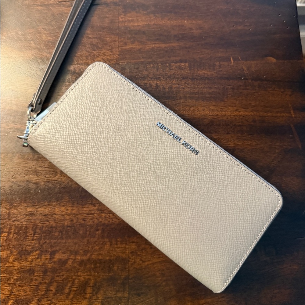 Michael Kors large wallet wristlet silver pebble leather